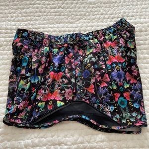 Hotty Hot Low Rise Lined 4”; flowerscope black multi print